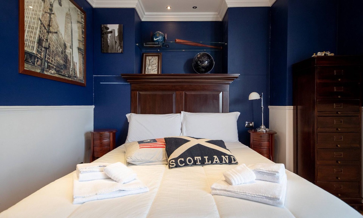 Municipio 5 Apartment | Navy Apartment by Wonderful Italy