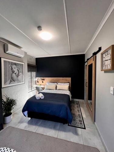 Germiston Apartment | Navy Pearls