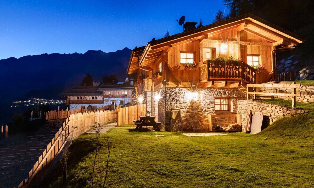 Cogolo Ski Chalet | nCharming Mountain Chalet, Panorama view, Garden, Modern Comforts, Pet-Friendly
