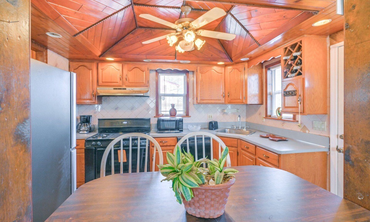 West Babylon House | nCHOICE HOME 3-BEDROOM HOUSE -in the heart of West Babylon, NY