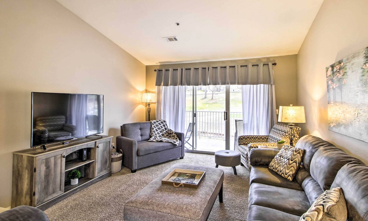 Table Rock Condo | Near Branson Strip! Water-View Condo w/Balcony