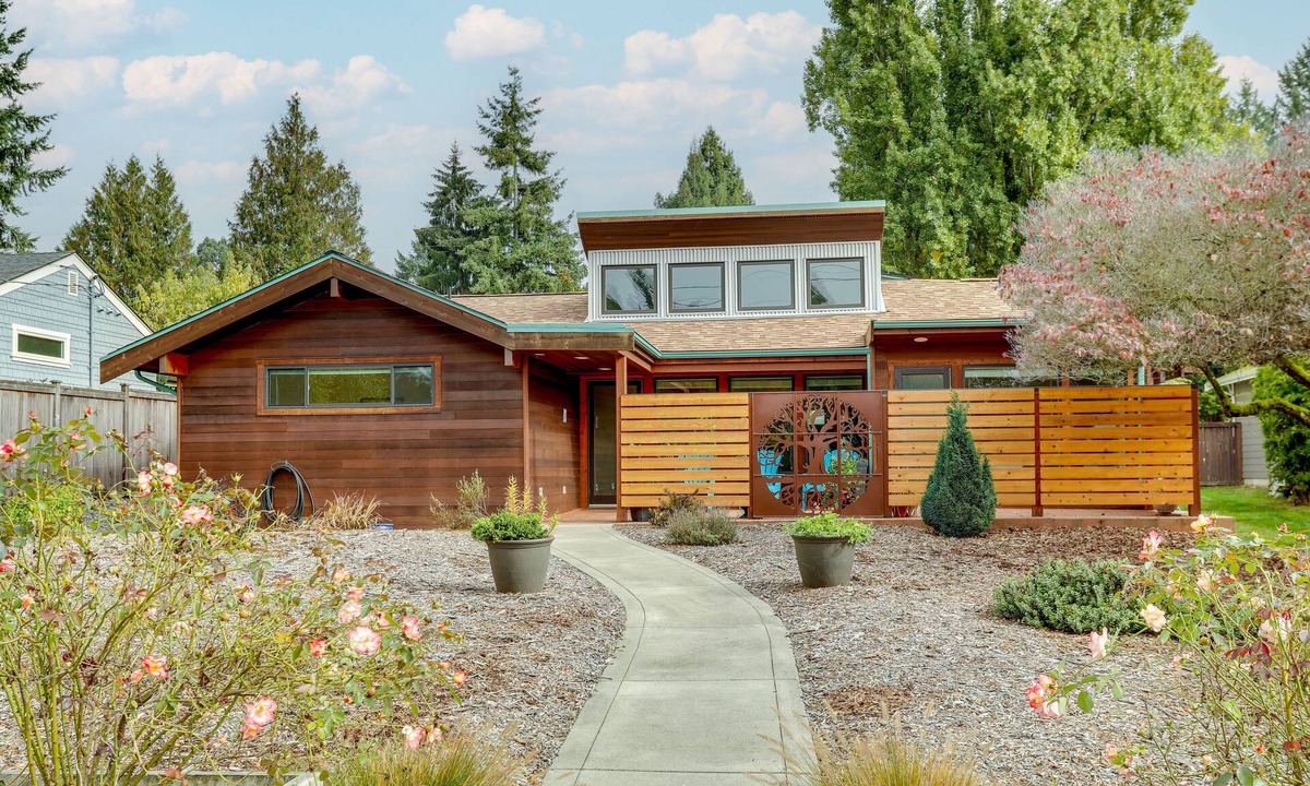 Arbor Heights House | Near Eats & Brews! Beautiful Seattle Home w/Patio
