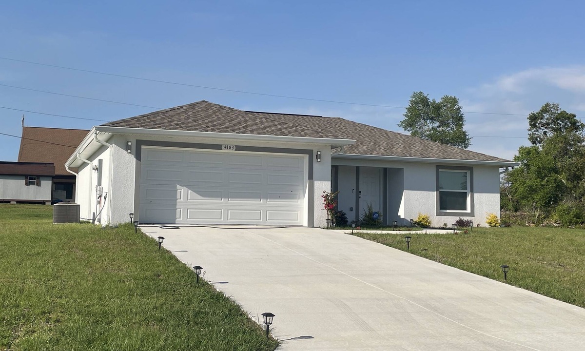 Ocala House | Near Rainbow Springs, Silver Springs, and World Equestrian Center. Pet Friendly