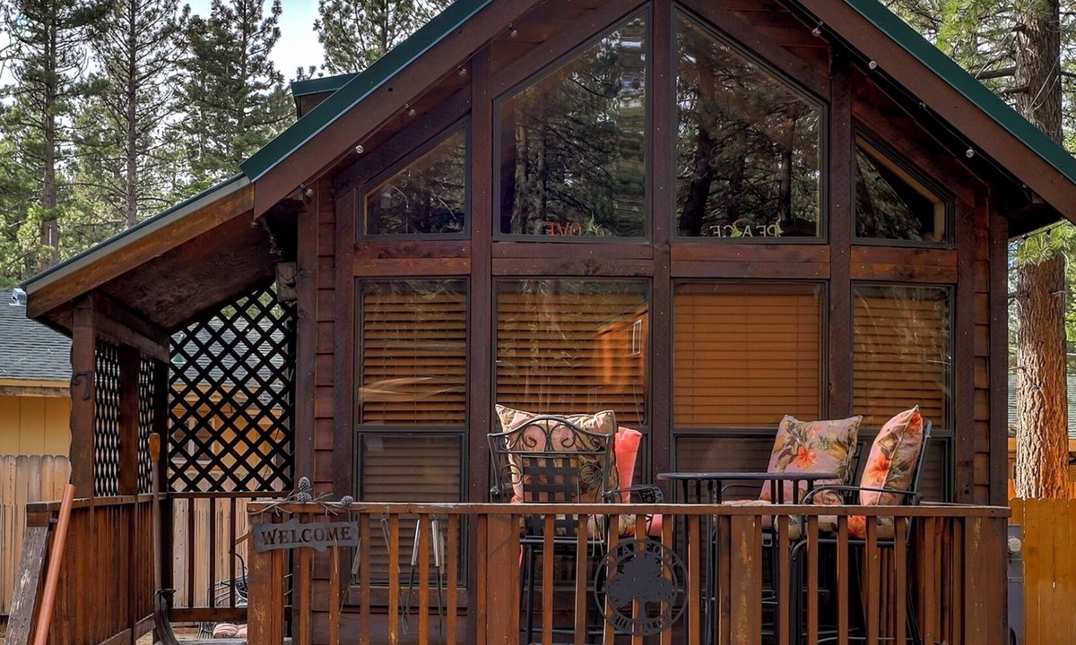 Tahoe Valley Cabin | Near Ski Slopes - Pet Friendly - Kitchen