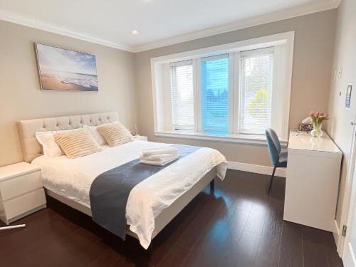Burnaby House | Near Skytrain and QUIET Private Bedroom Ensuite BathRM, Free Wifi & Coffee, Cozy