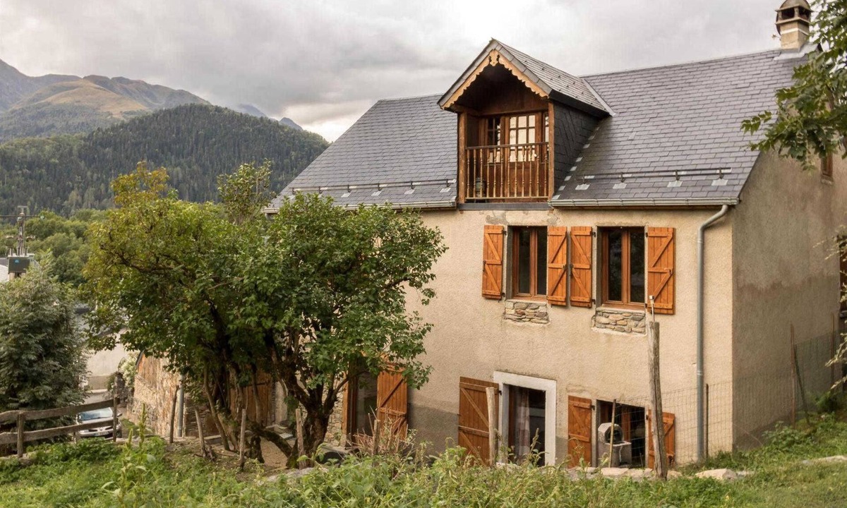 Garin House | Near the church - Garin