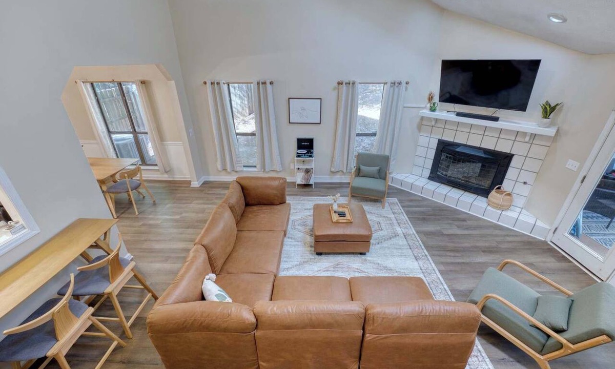 Fortson House | Near the Hospital and Dining - Sunrise Knoll Stay