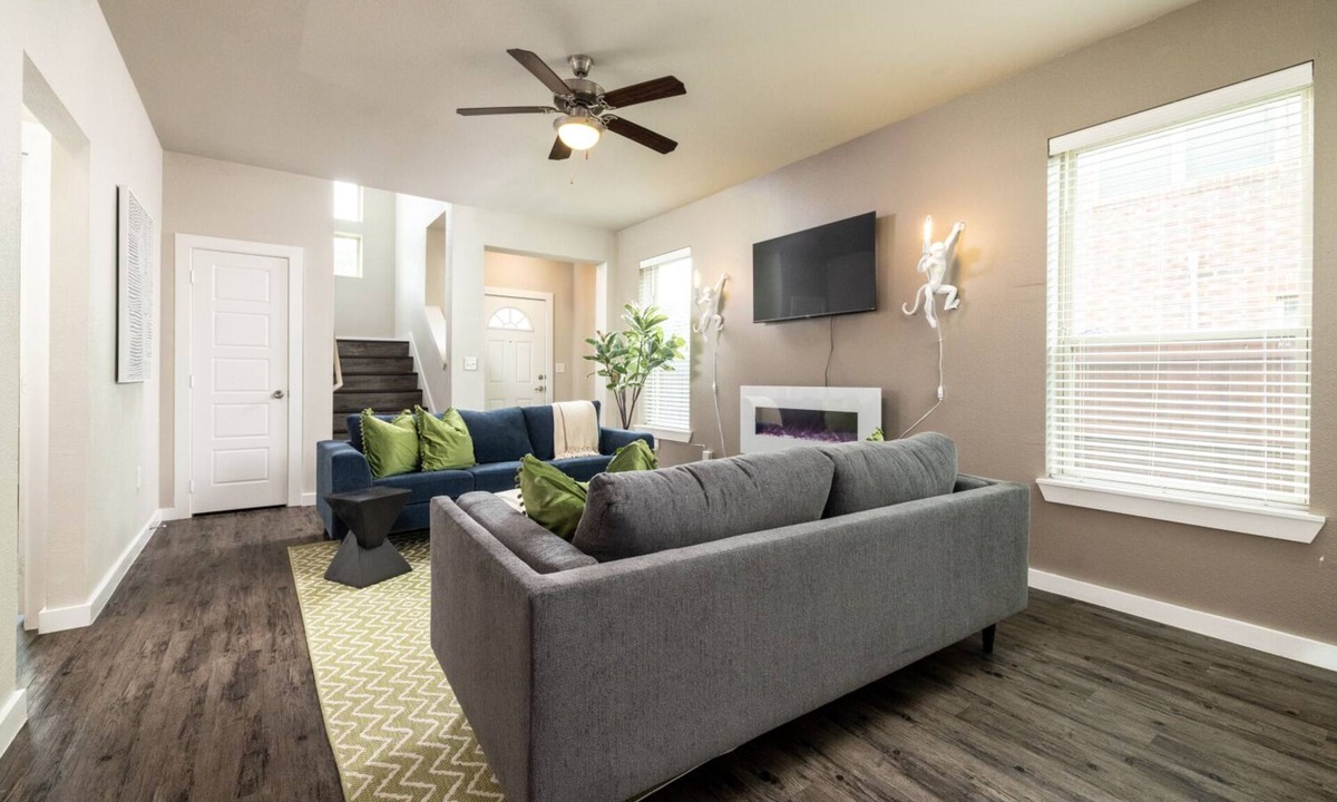 Denton House | Near UNT + Downtown Square - Spacious Group Stay