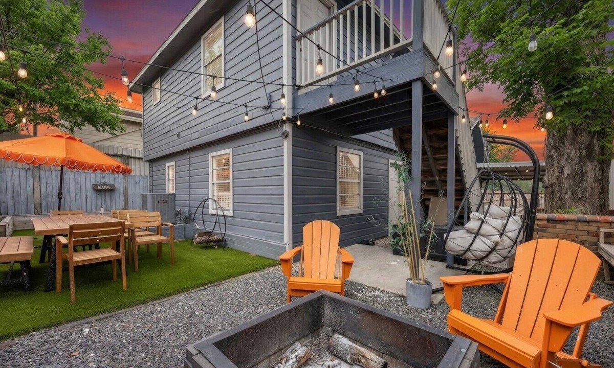 Greater Heights House | Nebula Ranch · Fire Pit · King Bed · Mural Yard · Houston Heights