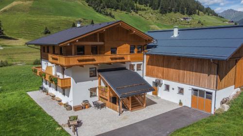 Schmirn Apartment | Nedererhof - Ferienwohnung Hoamat