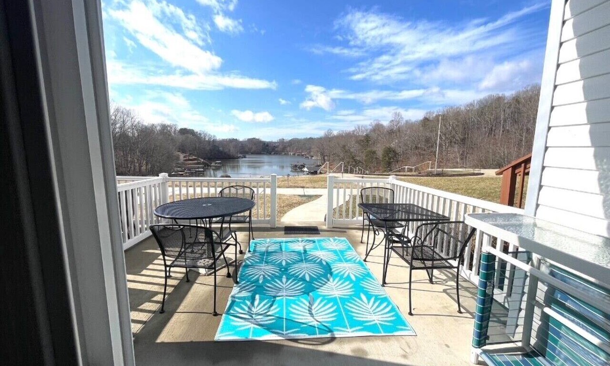 North Shore Condo | NEED LAST MINUTE VACATION? LOW WEEKDAY RATES! BEAUTIFUL SUNSETS!