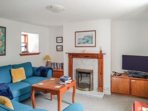 Cullen House | Needle Cottage