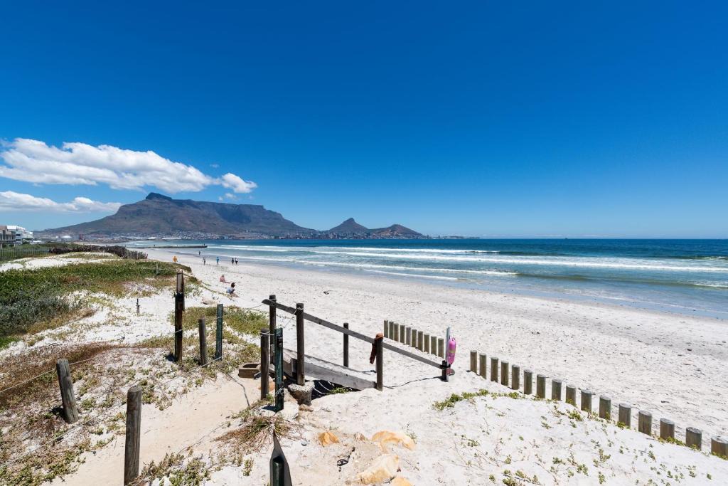 Lagoon Beach Apartment | Neptune Isle 9