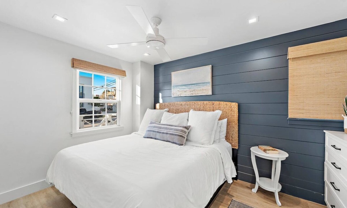 Corona del Mar House | Nestled in the heart of Corona del Mar's coveted "Flower Streets," 216 Fernleaf Ave is the quintessential coastal cottage that captures the effortless charm and laid-back luxury of classic SoCal beach living. Come enjoy Vacation Corona Del Mar.
