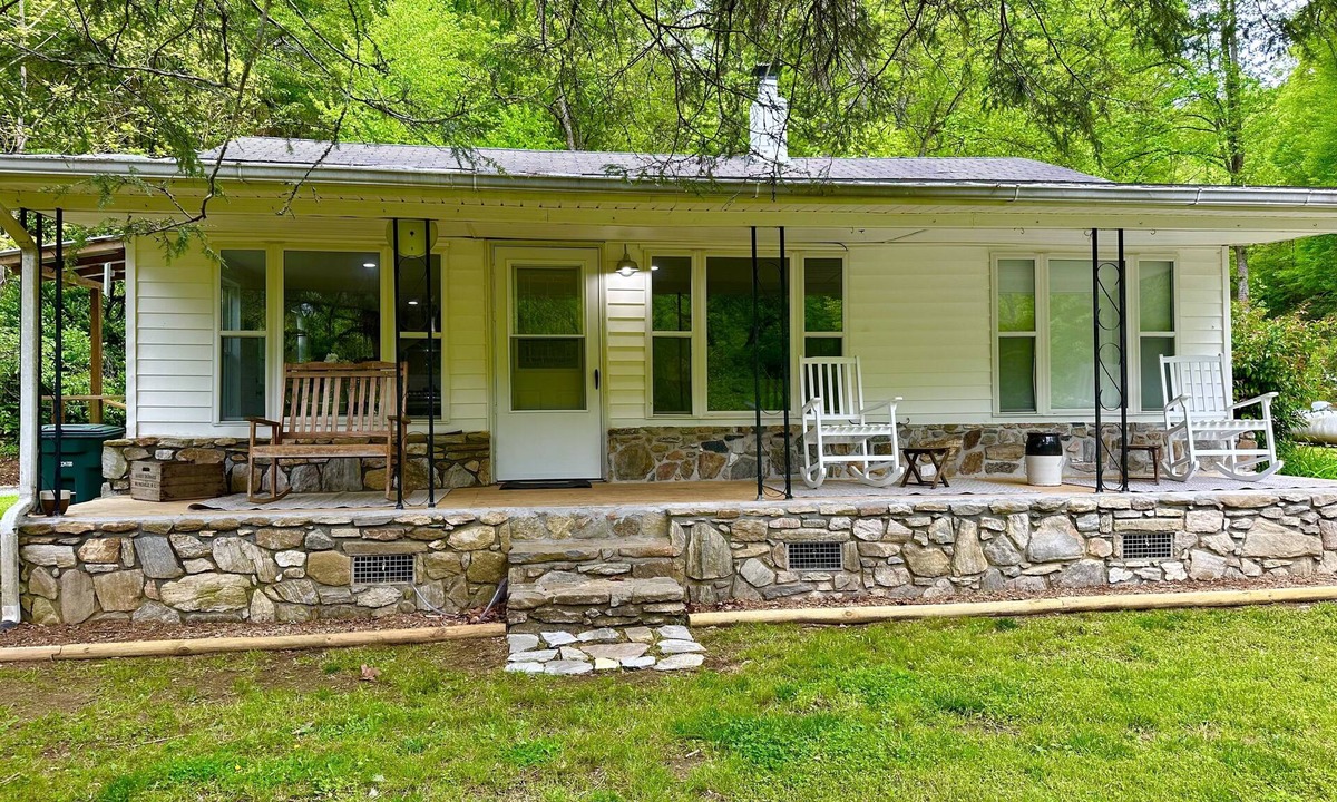 Cherokee House | Nestled inside the Great Smoky Mountains National Park
