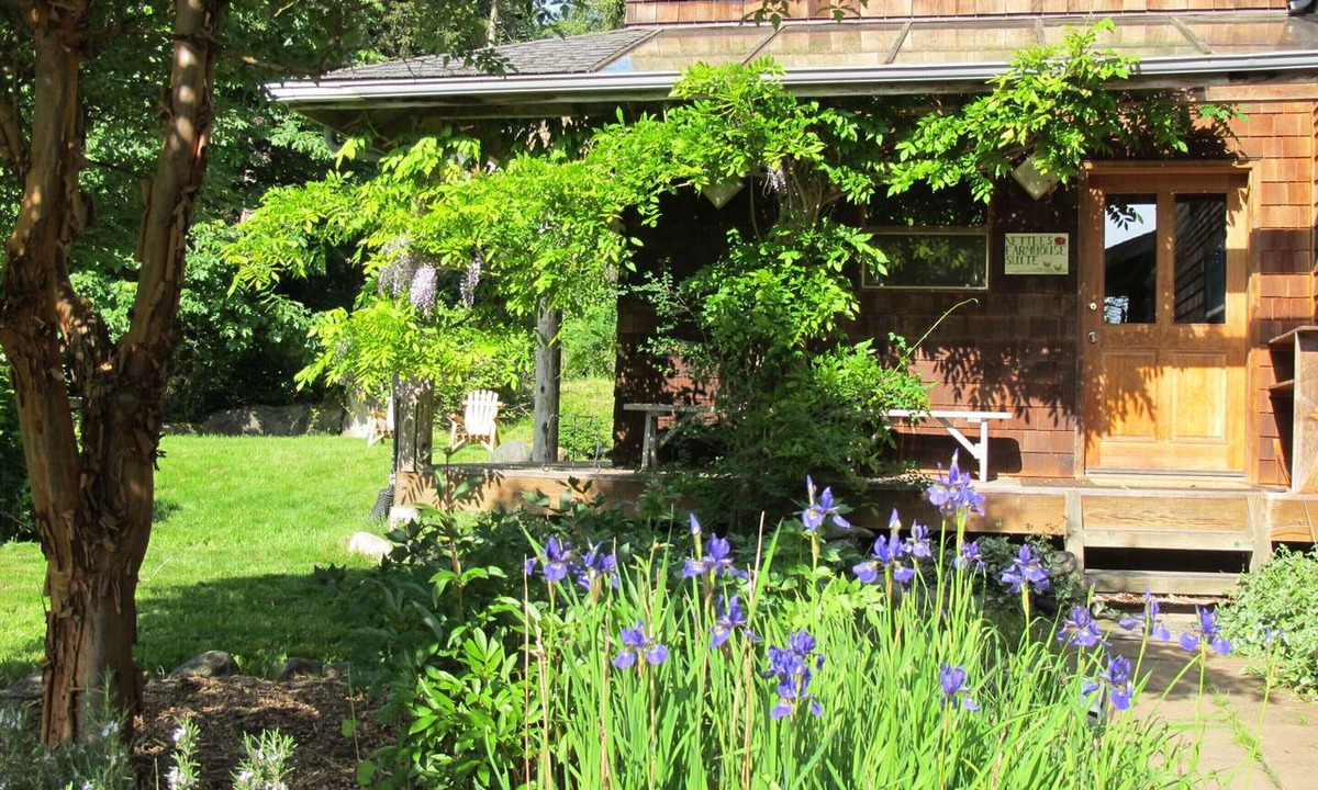 Lummi Island Resort | Nettles Farm House Suite