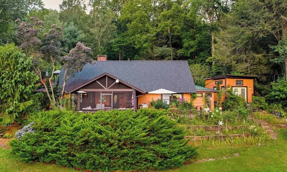 Franklin Cottage | Never rented- Mountain View cottage all amenities, pickleball/tennis clay court