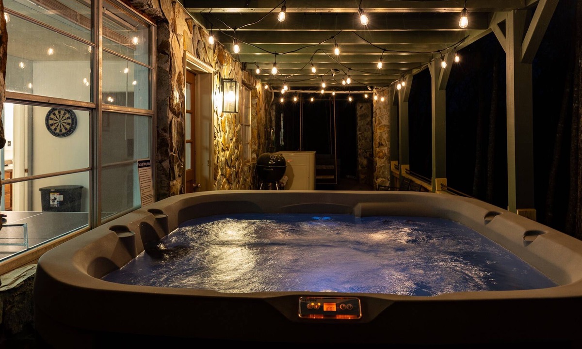 Raccoon Ridge Cabin | Neverland Escape | Riverfront, Hot Tub & Games