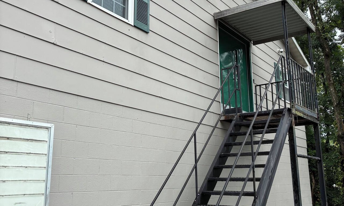 Nutter Fort Apartment | New 1-bedroom apartment with AC in charming Clarksburg. Perfect for workers.