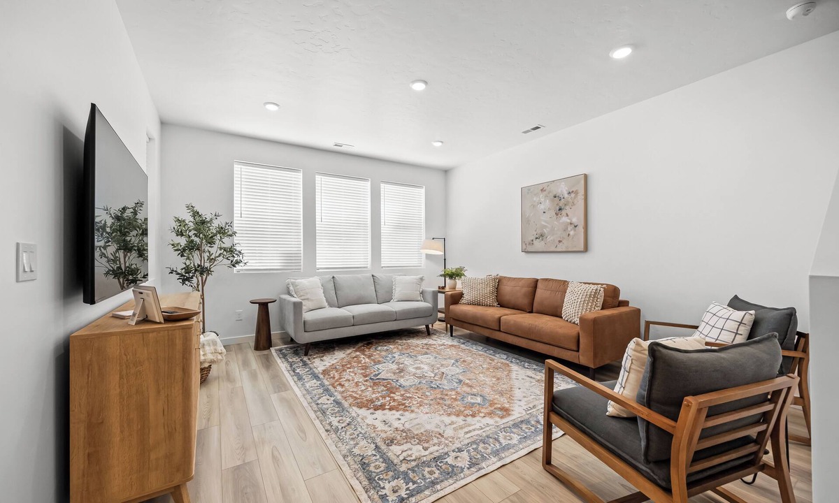 Eagle House | NEW 2025 TOWNHOME IN EAGLE-GARAGE PARKING-1 KING-2 QUEENS-PROFESSIONALLY CLEANED