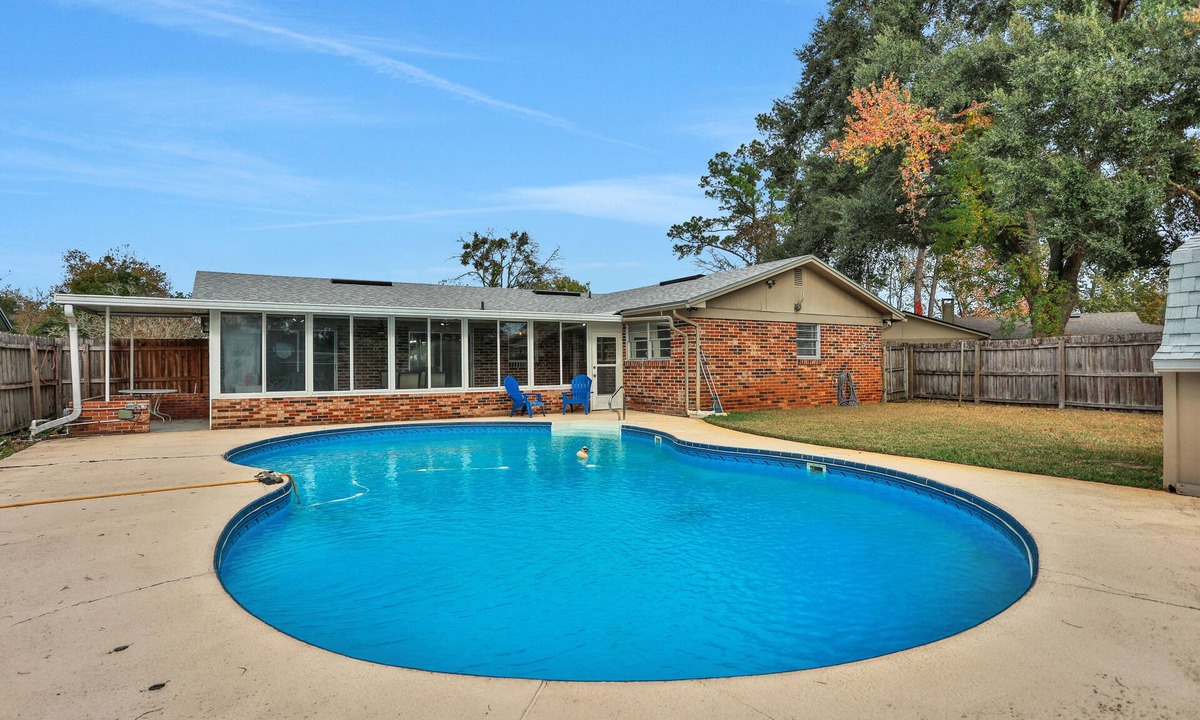 Orange Park House | NEW 3-2 Private Orange Park Pool-Fence Wash&Dryer Garage 1 of 7 local properties