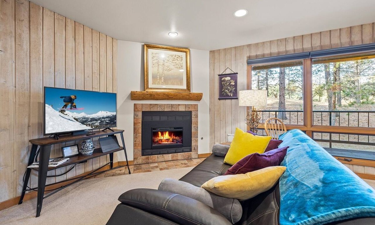 Century West Condo | New! Affordable Mountain Escape | Pool - Hot Tub | Near Mt. Bachelor