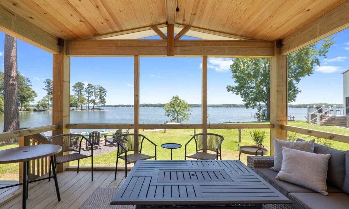 Prosperity House | NEW Amazing views, Kayaks, SUPs, Arcade, Launch and Dock