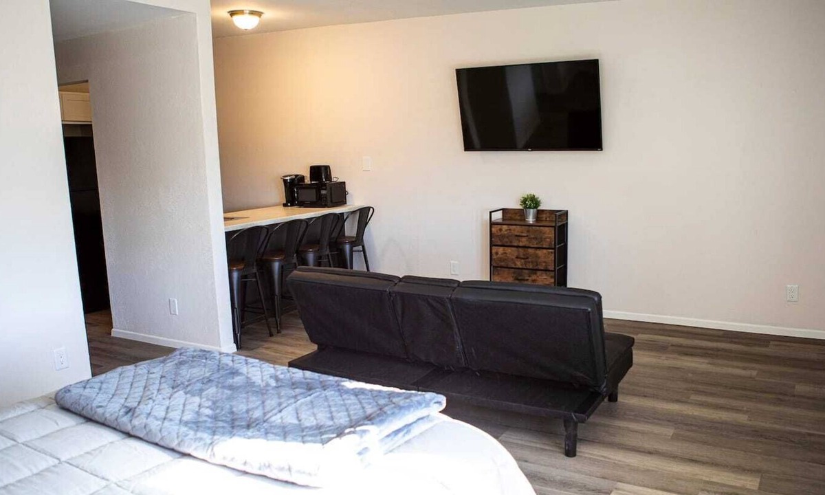 Sierra Vista Apartment | New and Modern Apartment Near Ft Huachuca (224)