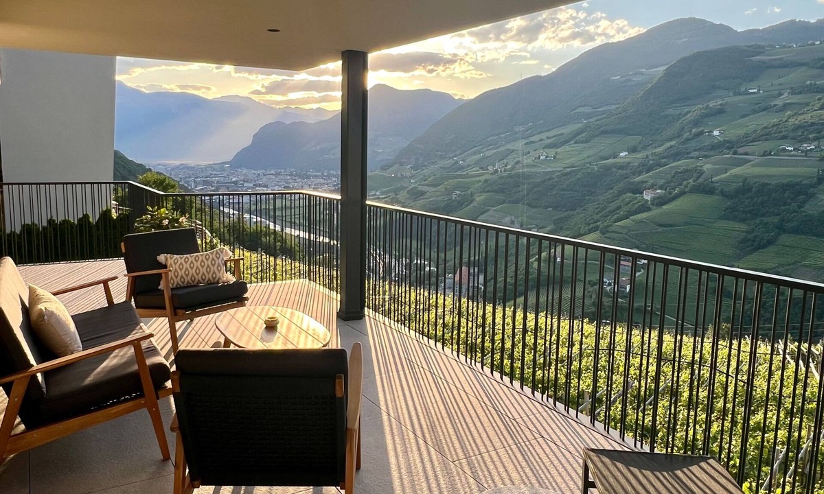 Cornedo All'isarco Apartment | New Apartment 'Vinea Guesthouse Terrace' with Mountain View, terrace and Air Conditioning