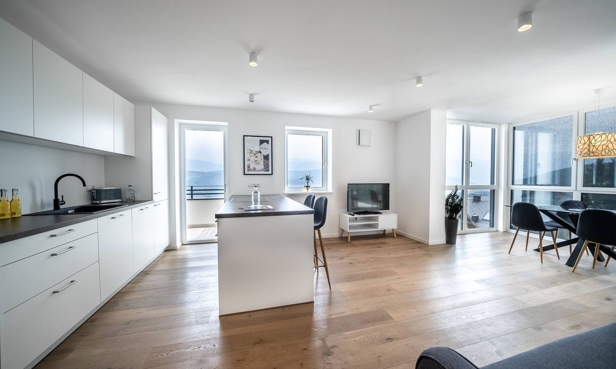 Caldaro Sulla Strada del Vino Apartment | New apartment directly at the Mendelbahn valley station
