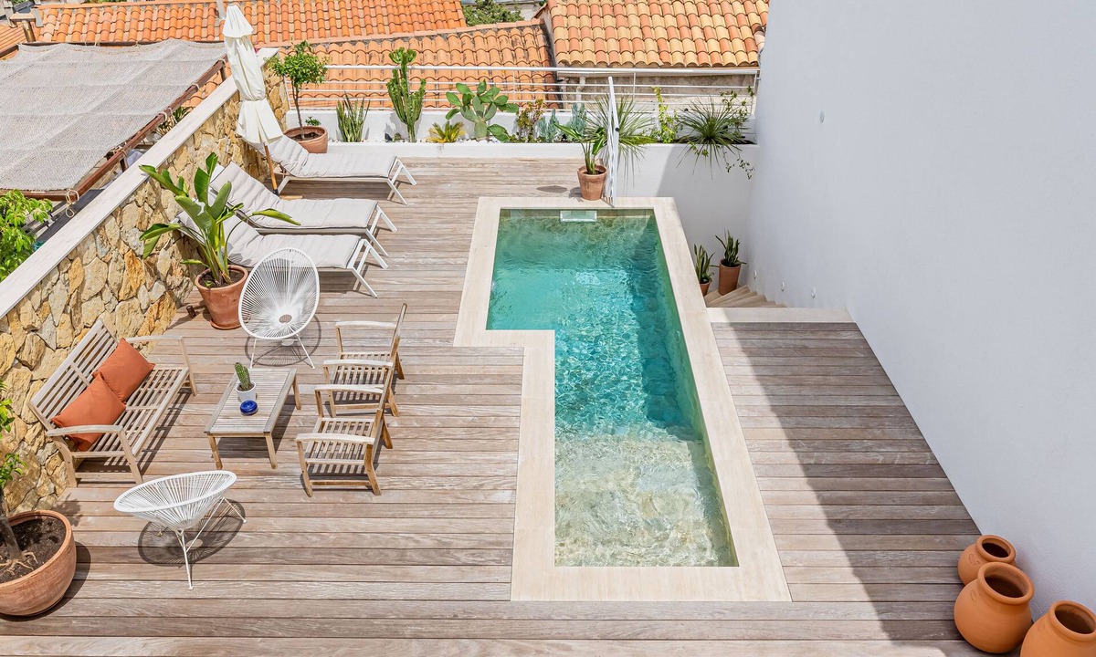 7th Arrondissement House | New architect-designed villa with swimming pool /Quartier Bompard - Endoume