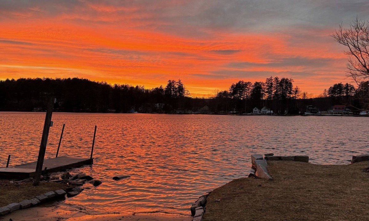 Winnisquam House | New Availability 7/4 - 7/11 Newer contemporary home w/dock on Lake Winnisquam