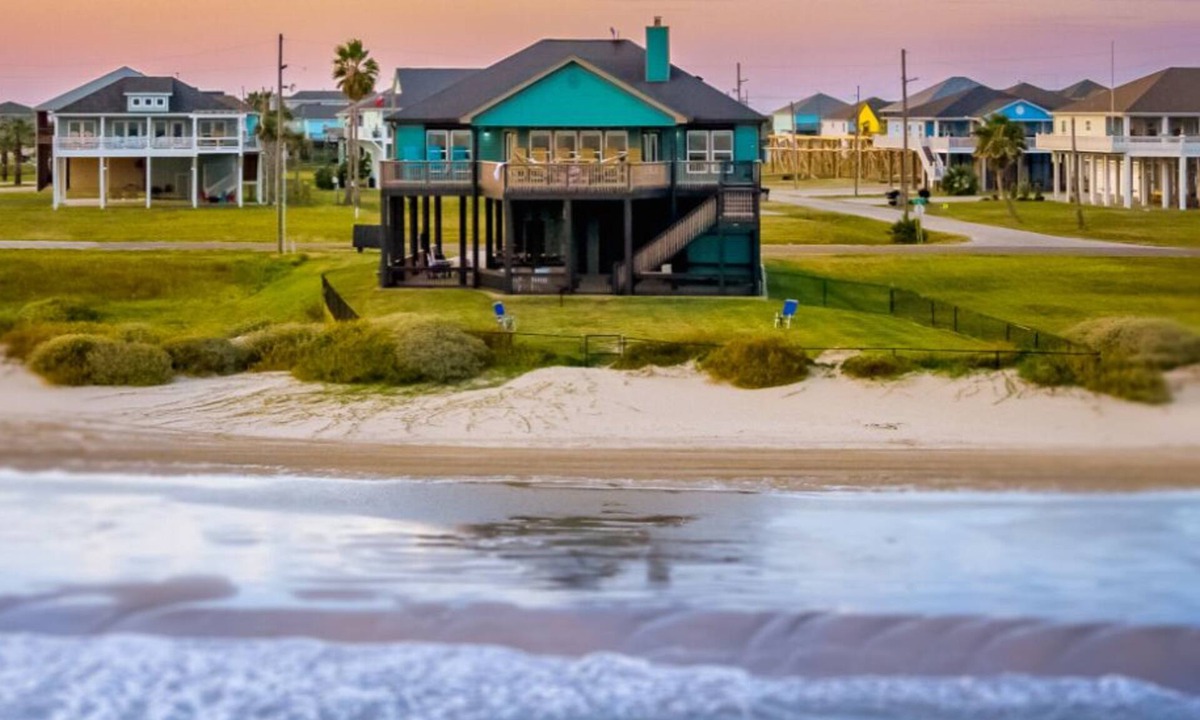 Port Bolivar House | NEW! Beachfront! Panorama 4/3 Sleeps 14 Awesome