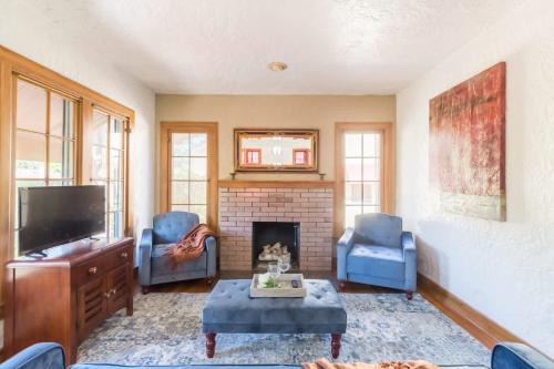 Riverside House | NEW Beautiful Riverside cottage 2 BEDROOM HOME