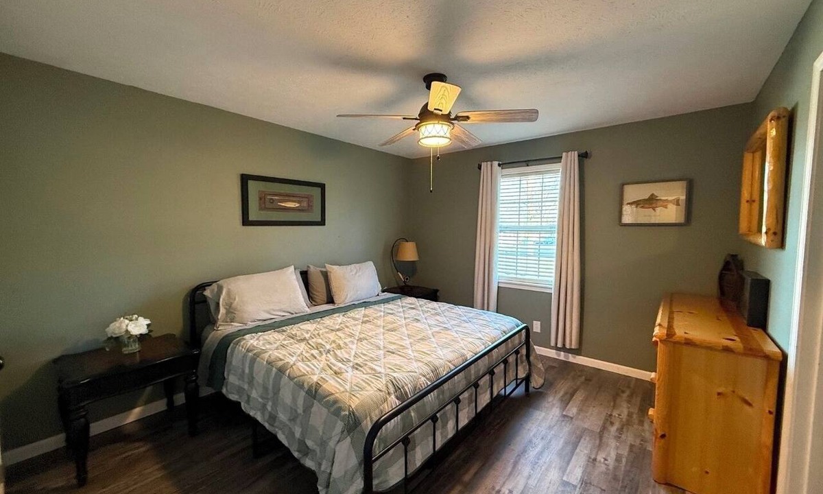 Flippin House | New! Beautifully updated private home near White River and Bull Shoals