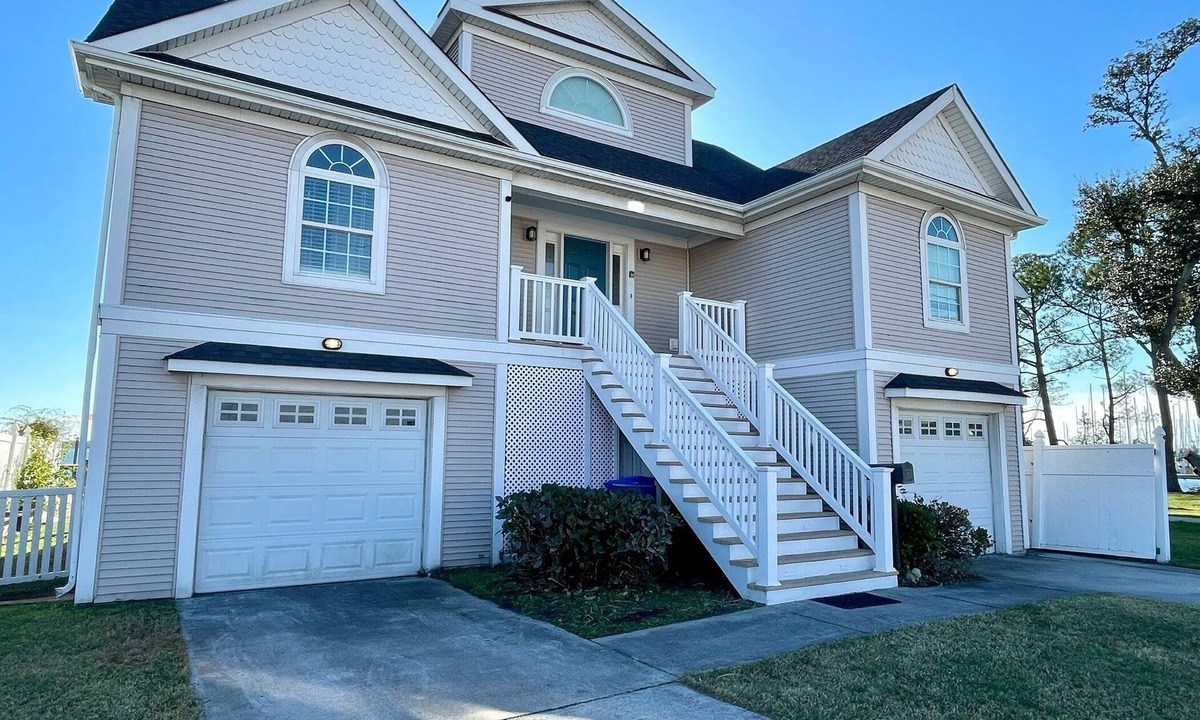 Willoughby Spit House | NEW! Big Waterfront House w/ Amazing View and Swim Deck