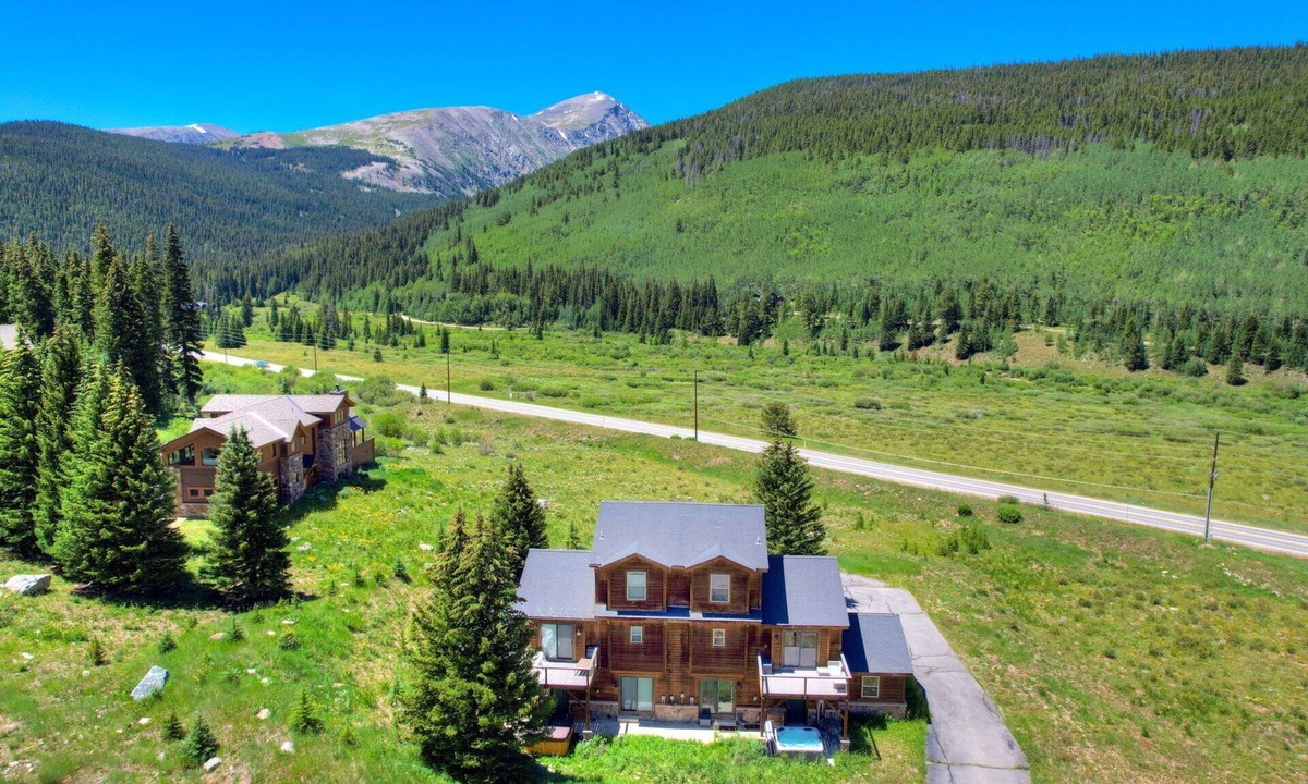 Blue River House | NEW Bluebird Views, 5mi to Breck, Hot Tub, Quiet Neighborhood!