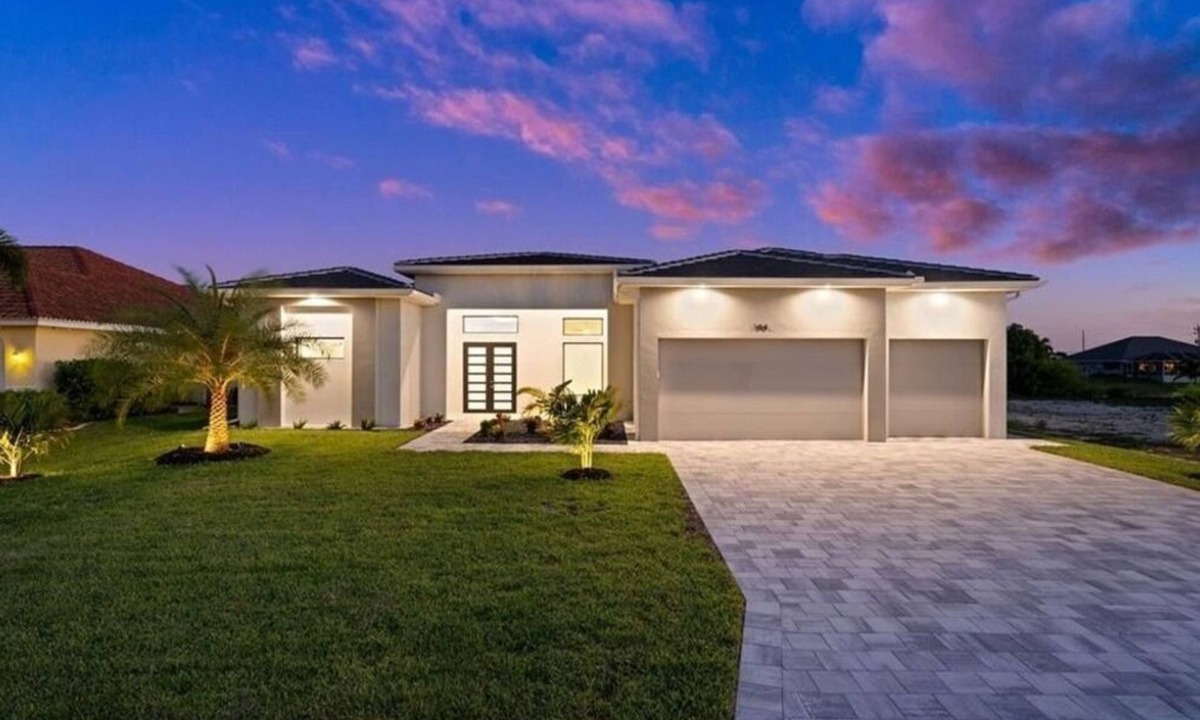 Mariner House | NEW BUILD - Heated Pool - Spa - Wide Canal - Southern Exp - Upgraded BBQ -4 Beds