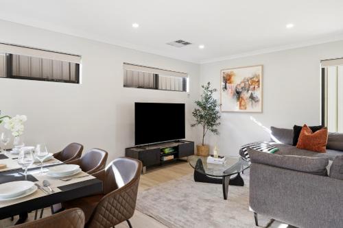 Bentley House | NEW BUILD! Spacious Modern 5-Bed Bentley Townhouse