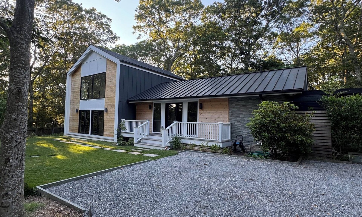 Springs House | New built exclusive 3-bedroom house in East Hampton with pool, AC, fitness room