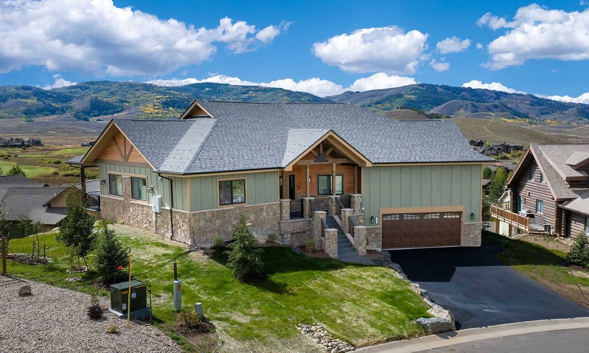 Grand Elk Ranch House | New built, stunning home with Hot Tub, 5/4, near Granby Ranch - sleeps 16