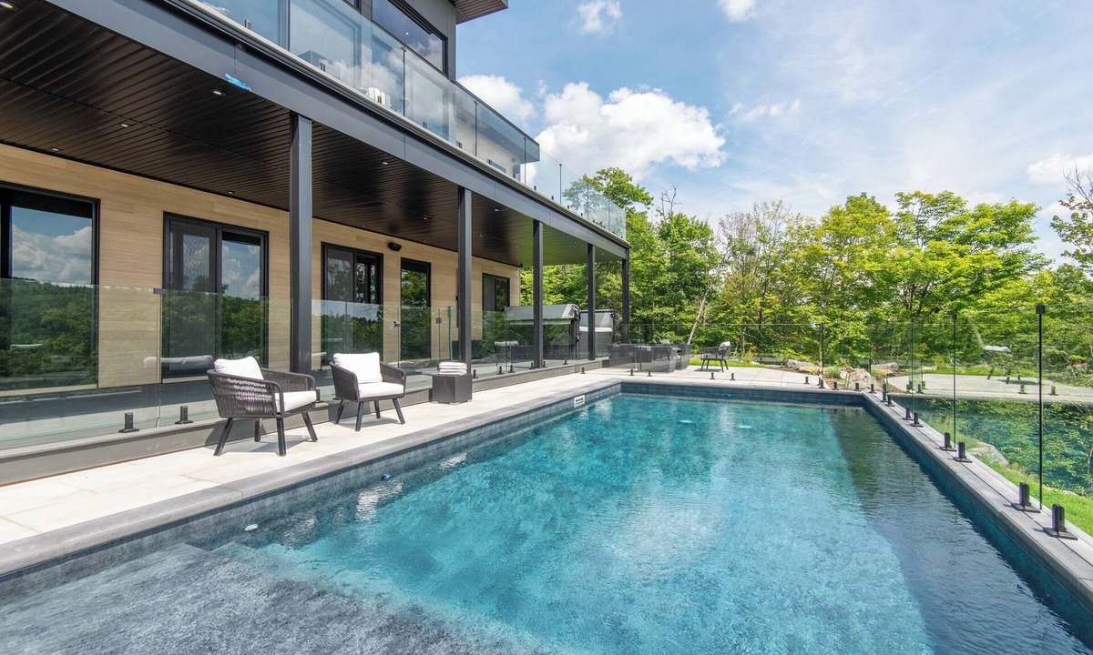 La Conception House | NEW! Chalet Mont-Steele | 5 Bedrooms | Hot Tub, Heated Pool & Game Room