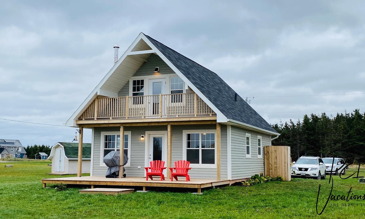 Darnley House | New, charming & modern beach cottage, sleeps 10.