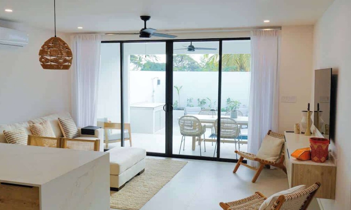 Lower Carlton House | New CHIC 3BR Villa, Walk to Beach! Pool & Terrace