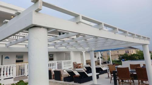 Wheeland Settlement Villa | New condo with sea view 1
