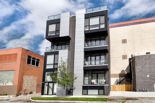 River North House | New Construction Building in River North