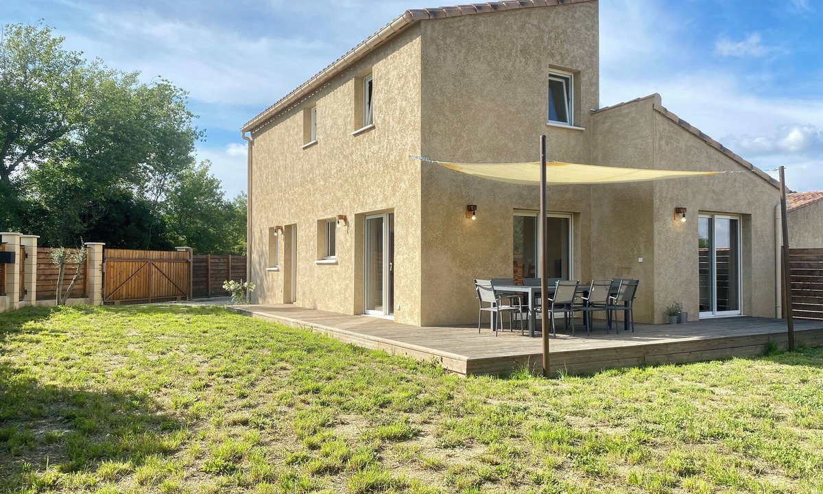 Saint-Come-et-Maruejols Villa | New country house villa 6/8 persons