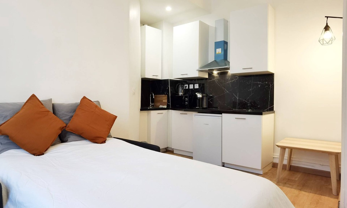 Chaussee-d'Antin Apartment | New decored Apt/elevator/50 m to Lafayette/1mn to metro