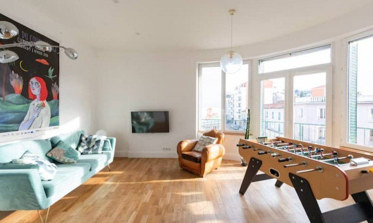 Vallieres Apartment | New, Downtown, Double Garage, Netflix