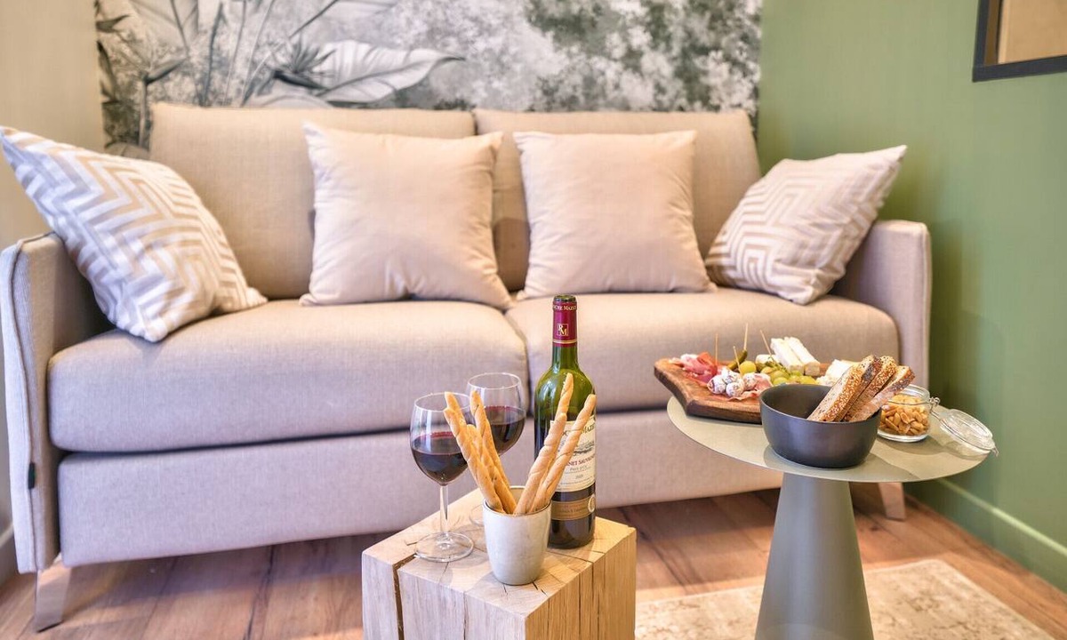 Grenelle Apartment | NEW Eiffel Tour ! Splendid 2BR & 1 BR Apts in the Heart of Paris